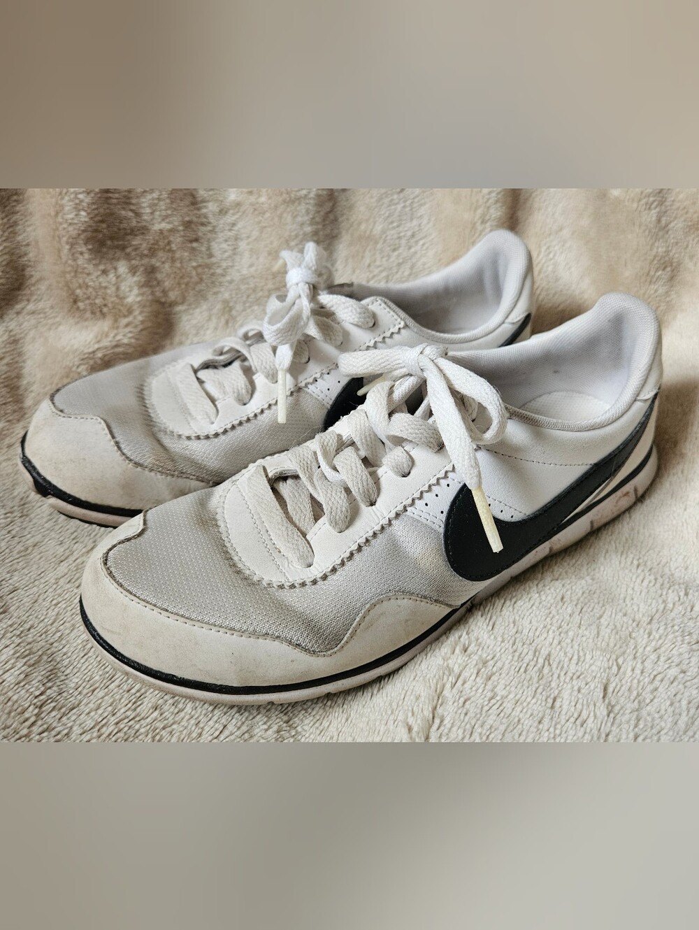Nike Eclipse Black/White Sneakers Women's 6